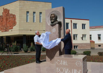 Աշխարհահռչակ շանսոնյեի կիսանդրին՝ Ստեփանակերտի սրտում