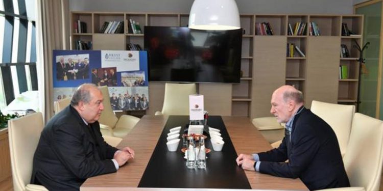 Արմեն Սարգսյանն այցելել է Մոսկվայի «Սկոլկովո» կառավարման դպրոց