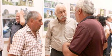 Խլված եզերքի հուշակոթողները