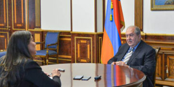 Միայն բարեգործությամբ երկրին չես կարող օգնել