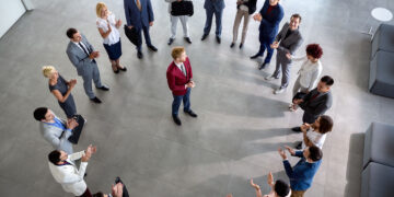 Կառավարիչ եւ առաջնորդ