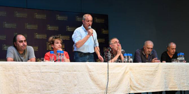 Մի թատրոնը կվերանա, մյուսը կհայտնվի աղետալի վիճակում. ոլորտի ներկայացուցիչները դեմ են Երևանի 2 թատրոնների միավորմանը