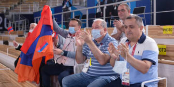 Արմեն Սարգսյանը Տոկիոյի օլիմպիական մարզադաշտում հետևել է մարմնամարզիկ Արթուր Դավթյանի մրցելույթին