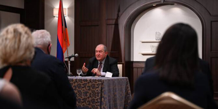 Մեր ապագան ուժեղ Հայաստան կառուցելն է. ՀՀ նախագահը հանդիպել է Ճապոնիայի հայ համայնքի ներկայացուցիչների հետ