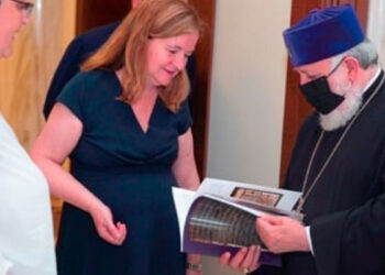 Միջազգային հանրությունը պետք է հստակ կեցվածքի որդեգրի. Գարեգին Բ-ն՝ Նատալի Լուազոյին