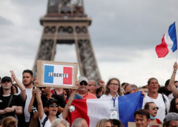 Փարիզում կորոնավիրուսով պայմանավորված միջոցառումների դեմ ցույցի ժամանակ բախումներ են տեղի ունեցել. ոստիկանները ջրցան մեքենաներ են կիրառել