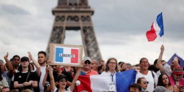 Փարիզում կորոնավիրուսով պայմանավորված միջոցառումների դեմ ցույցի ժամանակ բախումներ են տեղի ունեցել. ոստիկանները ջրցան մեքենաներ են կիրառել