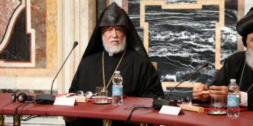 Արամ Ա. Կաթողիկոսին Դասախօսութիւնը` Տրուած Վատիկանի Մէջ. «Շուտափոյթ Կառավարութեան Կազմութիւնը Ներկայ Վտանգալից Կացութիւնը Դէպի Բարելաւում Առաջնորդող Առաջին Քայլն Է» Արամ Ա. Կաթողիկոս