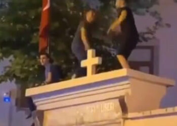 Թուրքական պար… հայկական եկեղեցու պատին