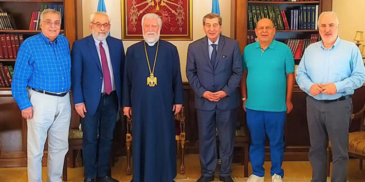 Արամ Ա. Կաթողիկոս Ընդունեց Քաղաքական Դէմքեր