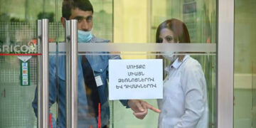 Ոստիկանությունը և տեսչական մարմինները զգուշացնում են՝ փակ տարածությունում դիմակ չկրելու դեպքում վարչական տույժ կկիրառվի