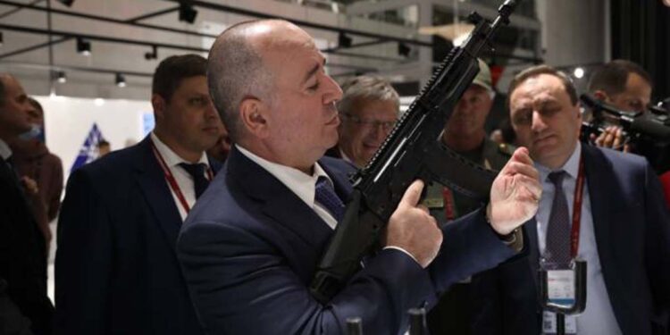 Պլանավորում ենք ունենալ նոր, որակյալ սպառազինություն. Արշակ Կարապետյանը՝ Մոսկվայում