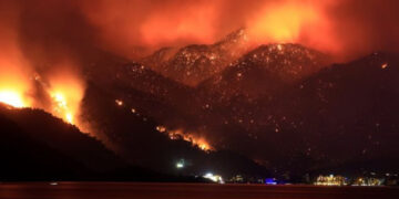 Թուրքիայում հրդեհը հասել է կրիտիկական կետի. կրակը վերահսկողության տակ վերցնել չի հաջողվում