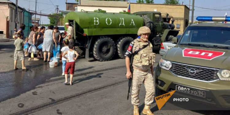 Արցախում ռուս խաղաղապահները խմելու ջրով են ապահովել ավելի քան 200 ընտանիքի