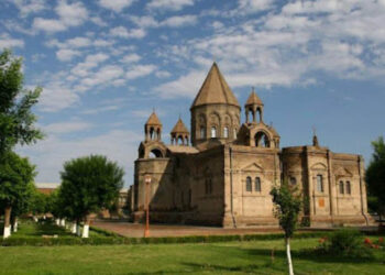 Եկեղեցին տոնում է Ս. Թովմա, Ս.Հակոբոս և Ս. Շմավոն առաքյալների հիշատակության օրը