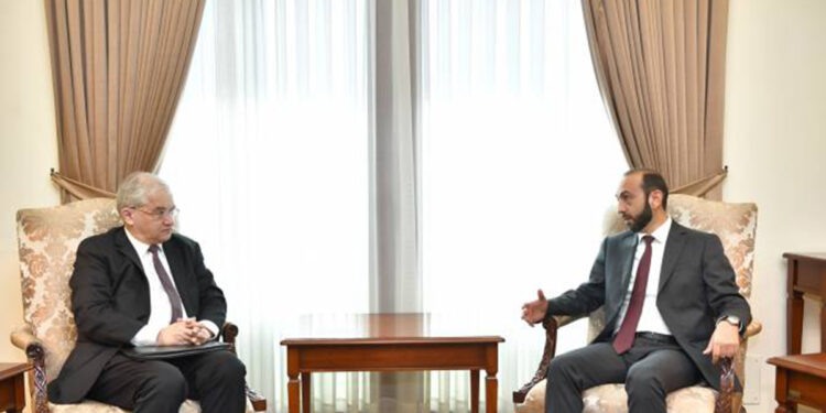 ԵԱՀԿ Մինսկի խմբի ռուս համանախագահը Երևանում հանդիպել է Արարատ Միրզոյանի հետ