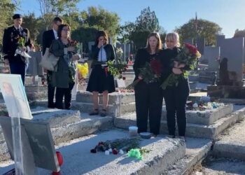 ՀՀ-ում ԱՄՆ դեսպանը «Եռաբլուր»-ում հարգանքի տուրք է մատուցել 44-օրյա պատերազմի զոհերի հիշատակին