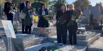 ՀՀ-ում ԱՄՆ դեսպանը «Եռաբլուր»-ում հարգանքի տուրք է մատուցել 44-օրյա պատերազմի զոհերի հիշատակին