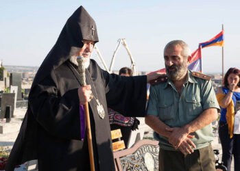 Ամենայն Հայոց Կաթողիկոսն այցելեց «Եռաբլուր» զինվորական պանթեոն