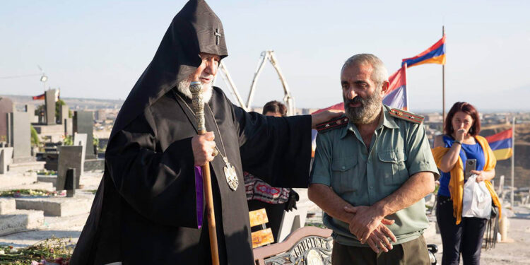 Ամենայն Հայոց Կաթողիկոսն այցելեց «Եռաբլուր» զինվորական պանթեոն