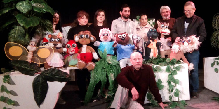 Նրան գնահատում են եւ օգնում