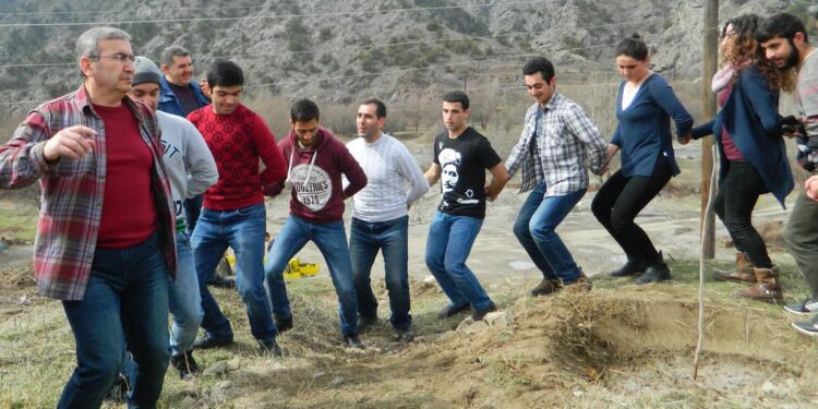 Զինվորներն իրենց հրամանատարին պաշտում էին