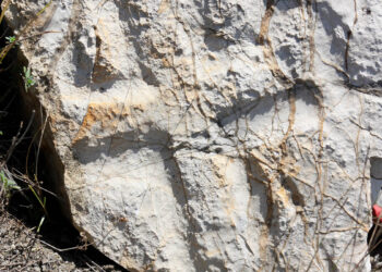 Կոտրված խաչքարերն էլ են պատմում