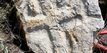 Կոտրված խաչքարերն էլ են պատմում