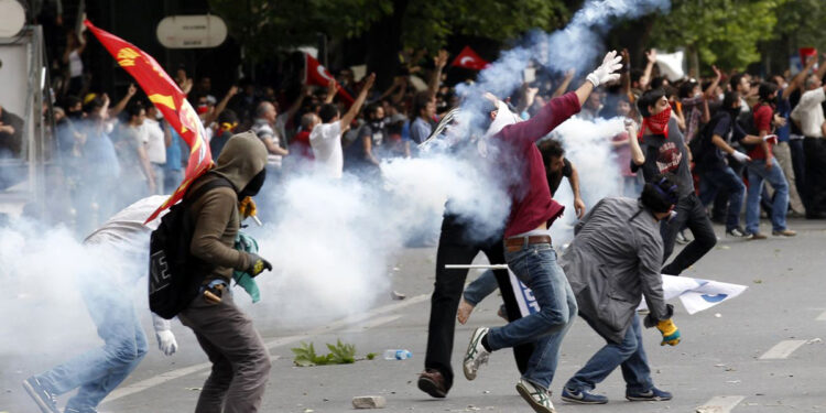 Փլուզո՞ւմ, թե՞ զինվորականների իշխանություն