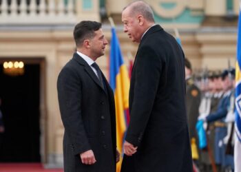 Անկարան՝ երկու կրակի արանքում