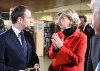 Պեկրեսը դատապարտում է կառավարության լռությունը