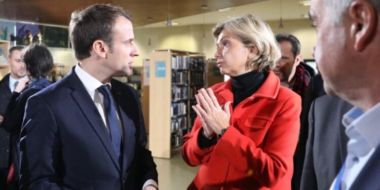 Պեկրեսը դատապարտում է կառավարության լռությունը