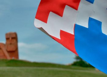 Խաղ երկու լարի վրա