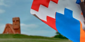 Խաղ երկու լարի վրա