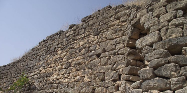 Ամրոցը՝ Քաշունի գետի ափին