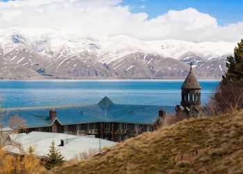 «Այս խաչը մեզ հետ է երկու հազարամյակ, նրա ճամփան շա՜տ երկար է…»