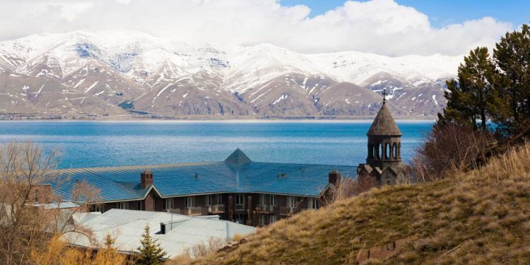 «Այս խաչը մեզ հետ է երկու հազարամյակ, նրա ճամփան շա՜տ երկար է…»