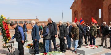 Ապրելու… ապրիլ