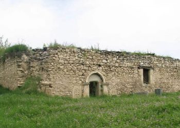 Թշնամին պղծում, անարգում է հայկական գերեզմանոցները