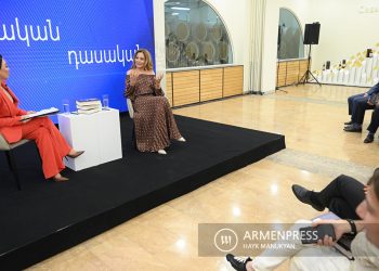 Սաթի Սպիվակովան Երեւանում ներկայացրեց իր գրքի հայերեն թարգմանությունը