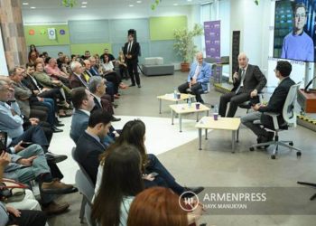 Ուրախության ու կարոտի ժպիտներ փոխանակելով…