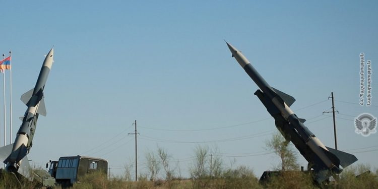 Սեղանի շուրջ արդիական զենքերը չեն «խոսում»