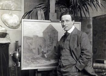 Ծովի գույներով զմայլված կնոջ հմայքը