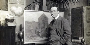 Ծովի գույներով զմայլված կնոջ հմայքը