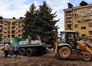 Ճերմակ աղավնիներ տանիքներին՝ խաղաղության աղերսները կտուցներին…