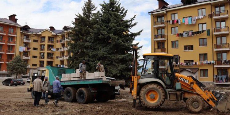 Ճերմակ աղավնիներ տանիքներին՝ խաղաղության աղերսները կտուցներին…