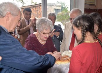 Նվիրաբերվել է Ռոզա Մխիթարյանի կիսանդրին