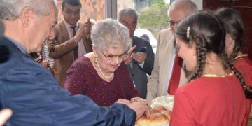 Նվիրաբերվել է Ռոզա Մխիթարյանի կիսանդրին