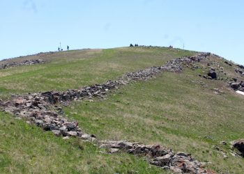 Հատիս լեռն ու ամրոցը