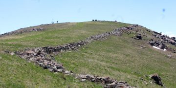 Հատիս լեռն ու ամրոցը